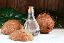 Tips Sembuhkan Covid-19 Dengan Air Kelapa dan Minyak Kelapa
