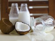 Asam Urat Bisa Sembuh dengan Rutin Minum Santan Mentah (Susu Kelapa)